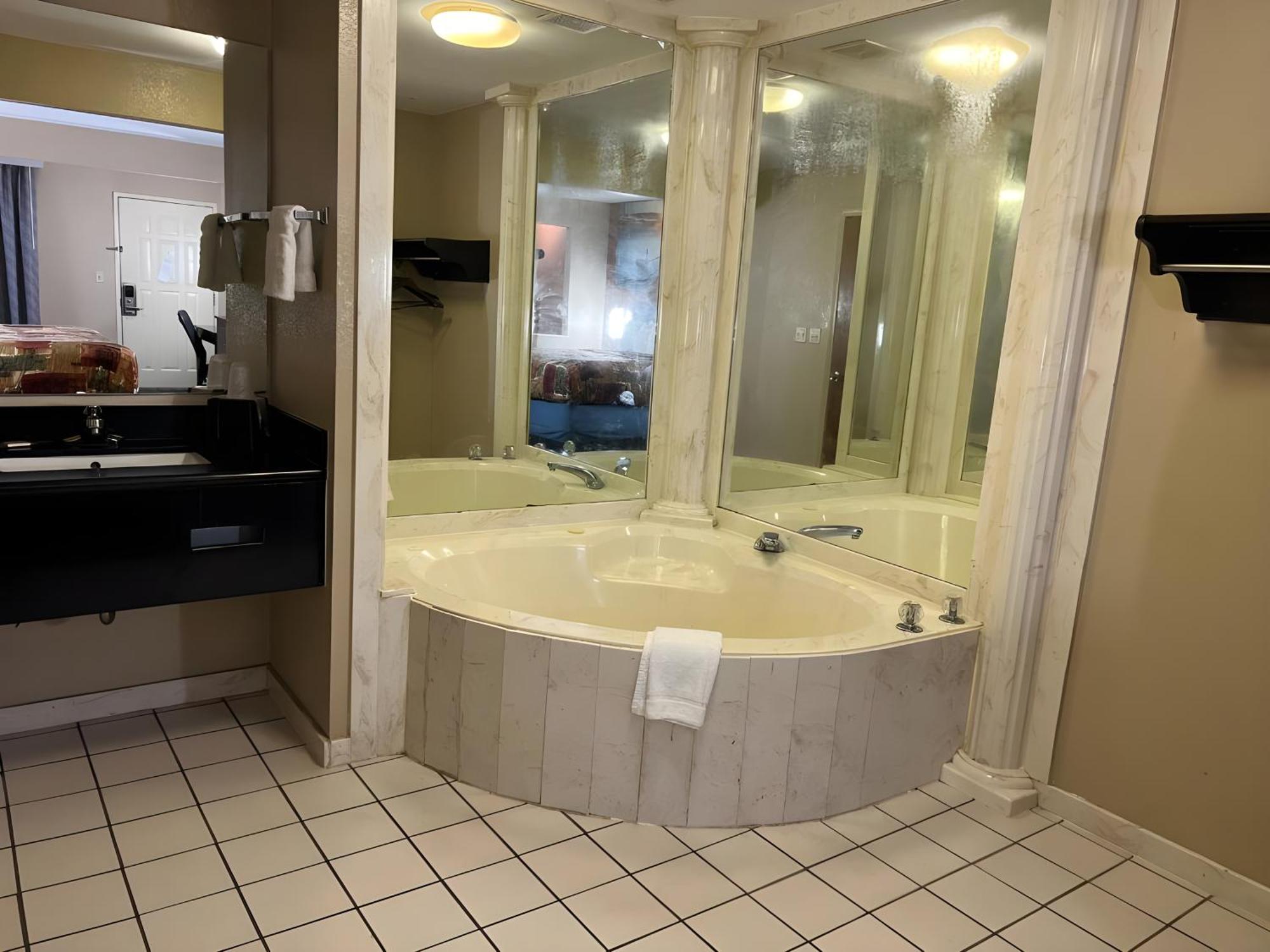 Days Inn & Suites By Wyndham Pine Bluff Luaran gambar